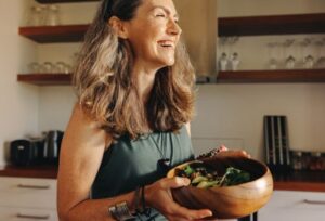 menopause retreat program. women eating a salad.